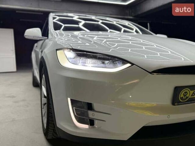 Білий Тесла Модель Х, об'ємом двигуна 0 л та пробігом 64 тис. км за 29900 $, фото 6 на Automoto.ua