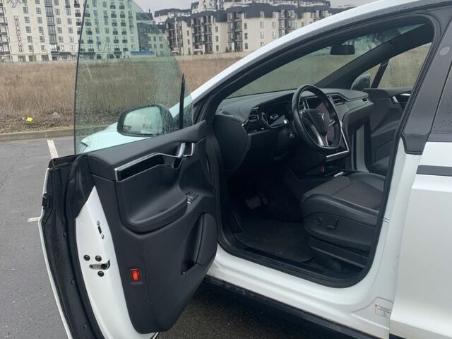 Белый Тесла Модель Х, объемом двигателя 0 л и пробегом 150 тыс. км за 24000 $, фото 7 на Automoto.ua
