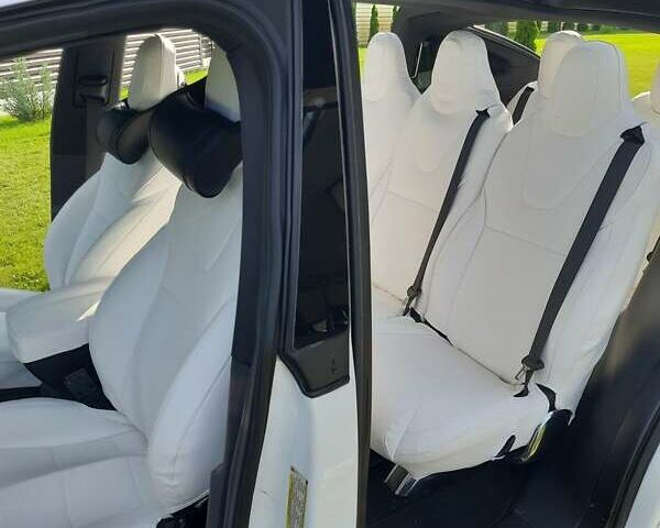Белый Тесла Модель Х, объемом двигателя 0 л и пробегом 175 тыс. км за 18900 $, фото 10 на Automoto.ua