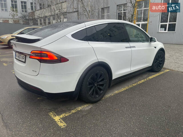 Белый Тесла Модель Х, объемом двигателя 0 л и пробегом 99 тыс. км за 20990 $, фото 3 на Automoto.ua