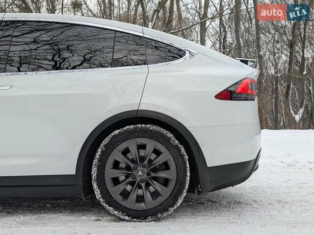 Белый Тесла Модель Х, объемом двигателя 0 л и пробегом 220 тыс. км за 19700 $, фото 37 на Automoto.ua