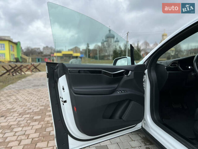 Белый Тесла Модель Х, объемом двигателя 0 л и пробегом 112 тыс. км за 31580 $, фото 36 на Automoto.ua