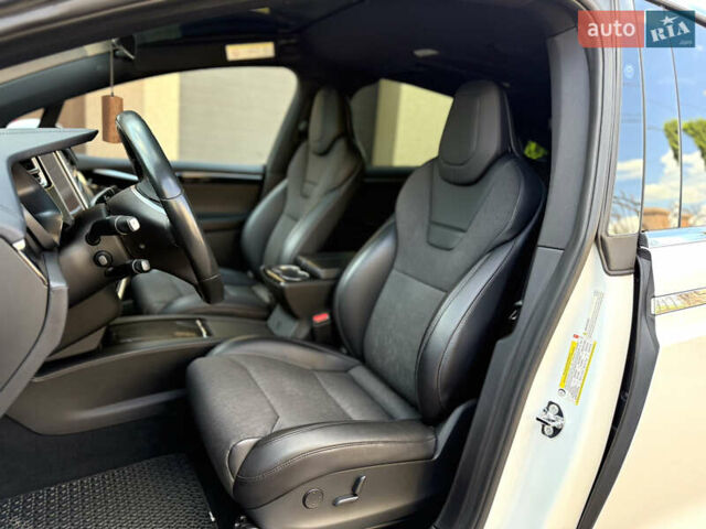 Белый Тесла Модель Х, объемом двигателя 0 л и пробегом 112 тыс. км за 31519 $, фото 29 на Automoto.ua
