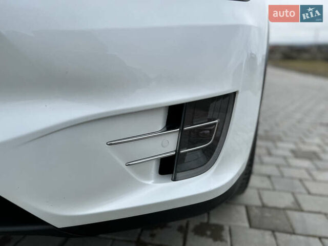 Белый Тесла Модель Х, объемом двигателя 0 л и пробегом 112 тыс. км за 31580 $, фото 21 на Automoto.ua