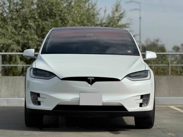 Белый Тесла Модель Х, объемом двигателя 0 л и пробегом 118 тыс. км за 28500 $, фото 6 на Automoto.ua