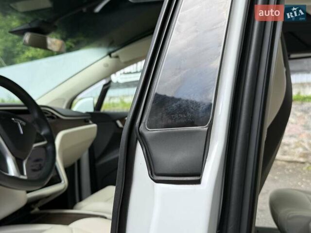 Білий Тесла Модель Х, об'ємом двигуна 0 л та пробігом 92 тис. км за 26490 $, фото 86 на Automoto.ua