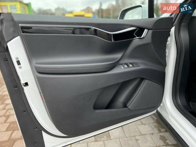 Белый Тесла Модель Х, объемом двигателя 0 л и пробегом 112 тыс. км за 31580 $, фото 37 на Automoto.ua