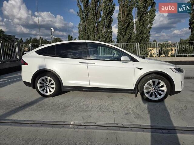 Белый Тесла Модель Х, объемом двигателя 0 л и пробегом 172 тыс. км за 19900 $, фото 2 на Automoto.ua
