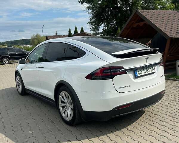 Белый Тесла Модель Х, объемом двигателя 0 л и пробегом 118 тыс. км за 25500 $, фото 4 на Automoto.ua