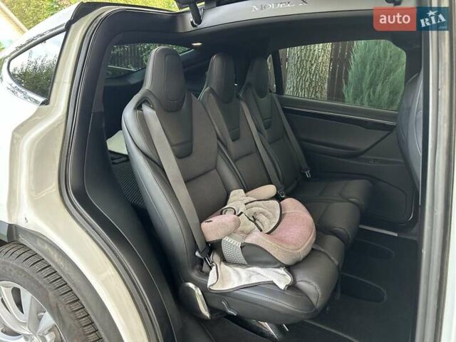 Білий Тесла Модель Х, об'ємом двигуна 0 л та пробігом 149 тис. км за 22500 $, фото 8 на Automoto.ua
