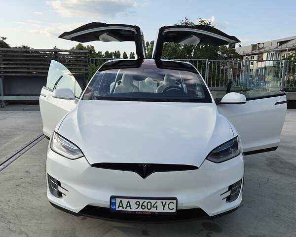Белый Тесла Модель Х, объемом двигателя 0 л и пробегом 172 тыс. км за 19900 $, фото 1 на Automoto.ua
