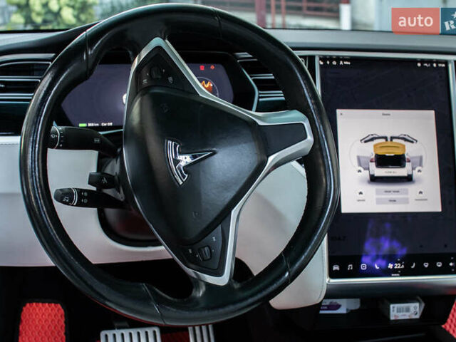 Белый Тесла Модель Х, объемом двигателя 0 л и пробегом 101 тыс. км за 28000 $, фото 9 на Automoto.ua