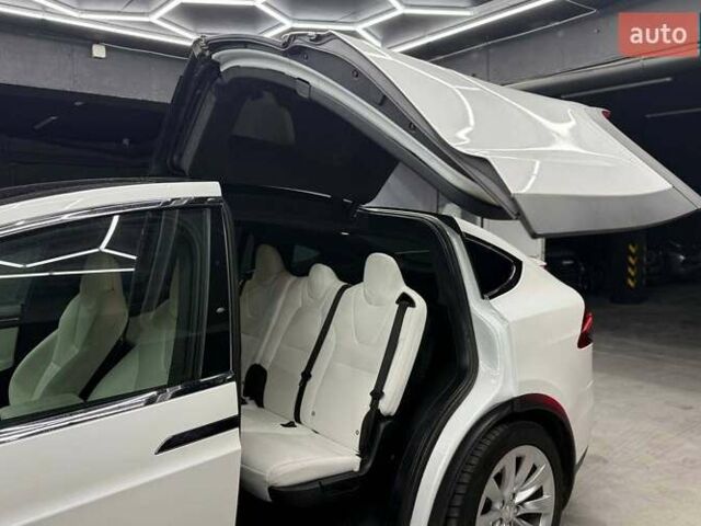 Білий Тесла Модель Х, об'ємом двигуна 0 л та пробігом 64 тис. км за 29900 $, фото 25 на Automoto.ua