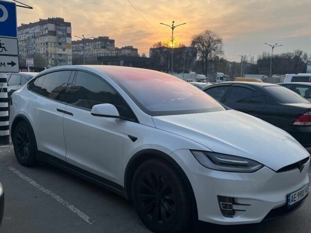 Белый Тесла Модель Х, объемом двигателя 0 л и пробегом 130 тыс. км за 30000 $, фото 2 на Automoto.ua