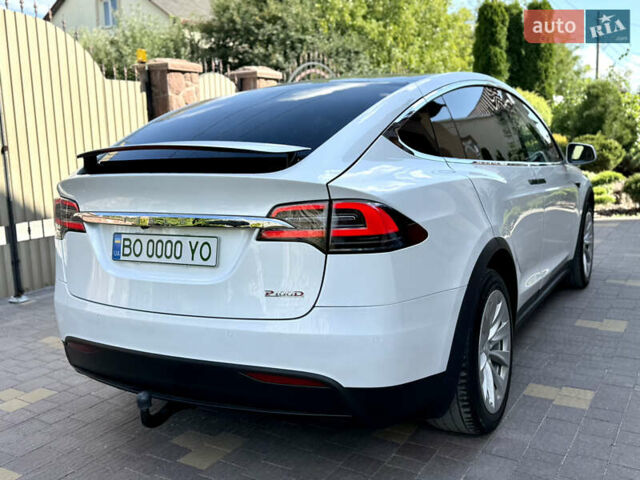 Белый Тесла Модель Х, объемом двигателя 0 л и пробегом 112 тыс. км за 31519 $, фото 10 на Automoto.ua