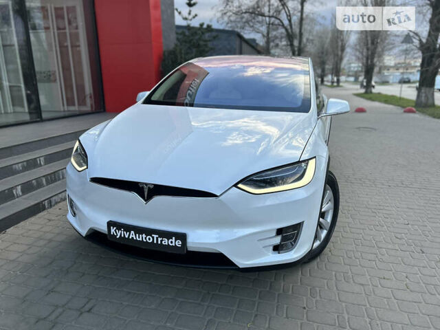 Белый Тесла Модель Х, объемом двигателя 0 л и пробегом 141 тыс. км за 35000 $, фото 9 на Automoto.ua