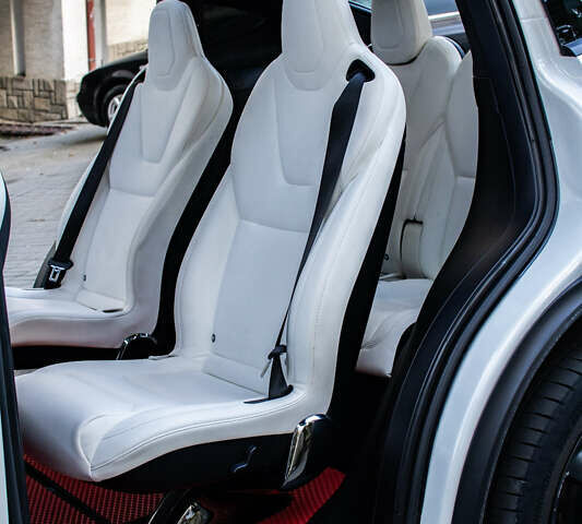 Белый Тесла Модель Х, объемом двигателя 0 л и пробегом 101 тыс. км за 28000 $, фото 4 на Automoto.ua