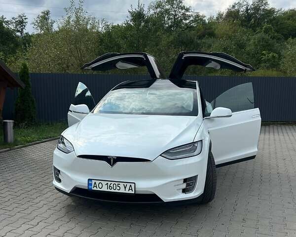 Белый Тесла Модель Х, объемом двигателя 0 л и пробегом 118 тыс. км за 25500 $, фото 7 на Automoto.ua
