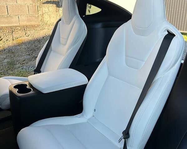 Белый Тесла Модель Х, объемом двигателя 0 л и пробегом 118 тыс. км за 25500 $, фото 18 на Automoto.ua