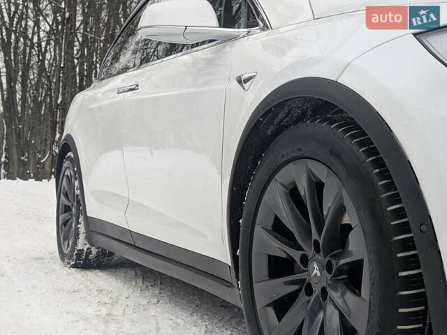 Белый Тесла Модель Х, объемом двигателя 0 л и пробегом 220 тыс. км за 19700 $, фото 3 на Automoto.ua