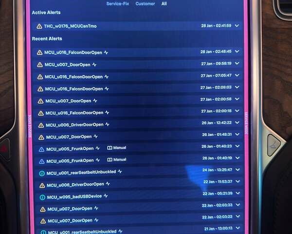 Белый Тесла Модель Х, объемом двигателя 0 л и пробегом 197 тыс. км за 24500 $, фото 23 на Automoto.ua