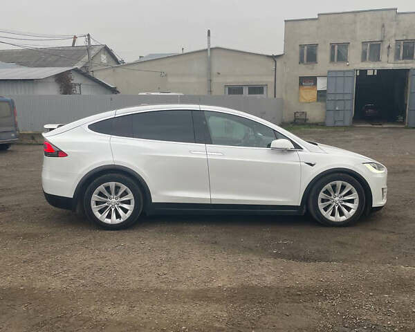 Белый Тесла Модель Х, объемом двигателя 0 л и пробегом 64 тыс. км за 29500 $, фото 5 на Automoto.ua