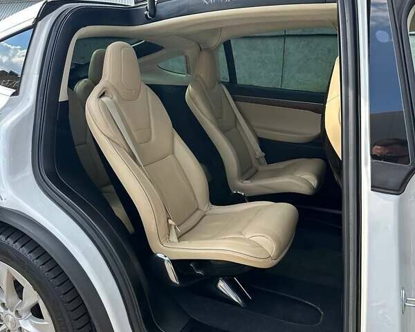 Білий Тесла Модель Х, об'ємом двигуна 0 л та пробігом 110 тис. км за 29900 $, фото 39 на Automoto.ua