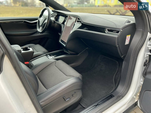 Белый Тесла Модель Х, объемом двигателя 0 л и пробегом 112 тыс. км за 31580 $, фото 113 на Automoto.ua
