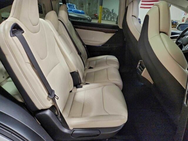 Білий Тесла Модель Х, об'ємом двигуна 0 л та пробігом 101 тис. км за 7500 $, фото 10 на Automoto.ua