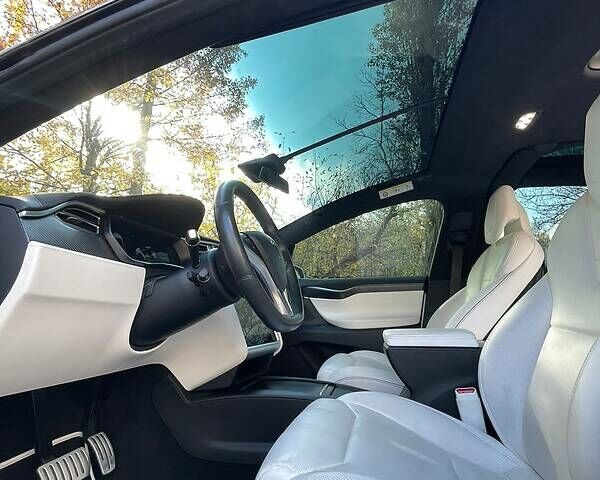 Белый Тесла Модель Х, объемом двигателя 0 л и пробегом 90 тыс. км за 59999 $, фото 4 на Automoto.ua