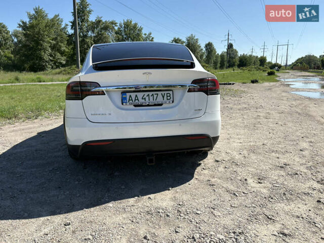 Белый Тесла Модель Х, объемом двигателя 0 л и пробегом 103 тыс. км за 22400 $, фото 2 на Automoto.ua