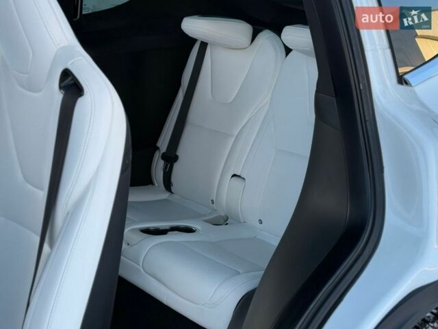 Белый Тесла Модель Х, объемом двигателя 0 л и пробегом 250 тыс. км за 17700 $, фото 6 на Automoto.ua