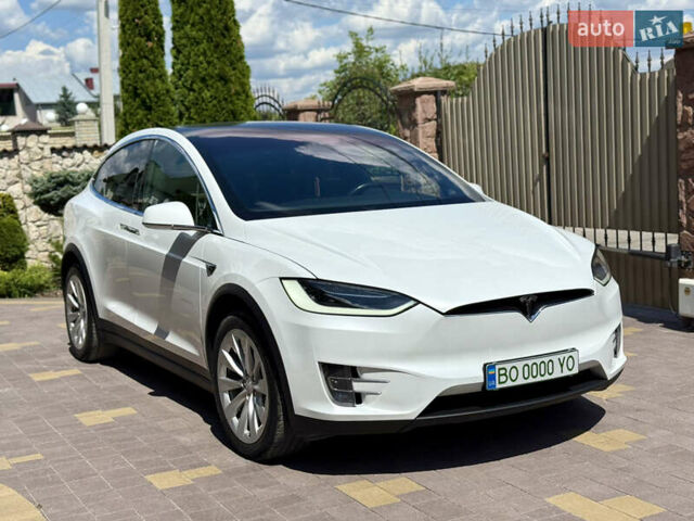 Белый Тесла Модель Х, объемом двигателя 0 л и пробегом 112 тыс. км за 31519 $, фото 1 на Automoto.ua