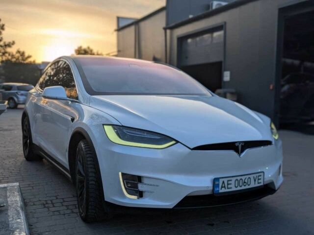 Белый Тесла Модель Х, объемом двигателя 0 л и пробегом 108 тыс. км за 28700 $, фото 13 на Automoto.ua