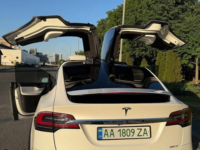 Білий Тесла Модель Х, об'ємом двигуна 0 л та пробігом 51 тис. км за 29000 $, фото 2 на Automoto.ua