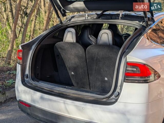 Белый Тесла Модель Х, объемом двигателя 0 л и пробегом 220 тыс. км за 18600 $, фото 19 на Automoto.ua