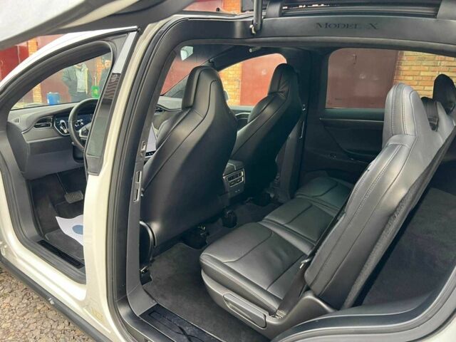 Білий Тесла Модель Х, об'ємом двигуна 0 л та пробігом 82 тис. км за 25500 $, фото 10 на Automoto.ua