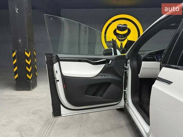 Білий Тесла Модель Х, об'ємом двигуна 0 л та пробігом 64 тис. км за 29900 $, фото 8 на Automoto.ua
