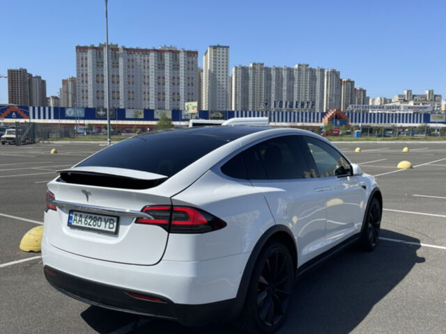 Белый Тесла Модель Х, объемом двигателя 0 л и пробегом 92 тыс. км за 31990 $, фото 9 на Automoto.ua