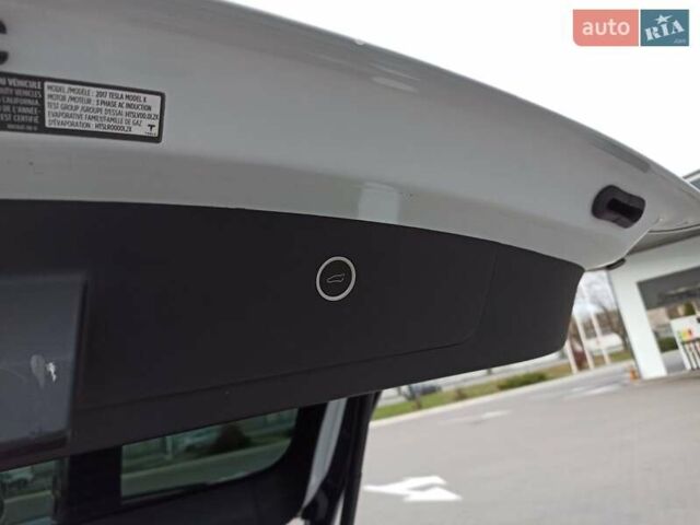 Белый Тесла Модель Х, объемом двигателя 0 л и пробегом 183 тыс. км за 26000 $, фото 45 на Automoto.ua