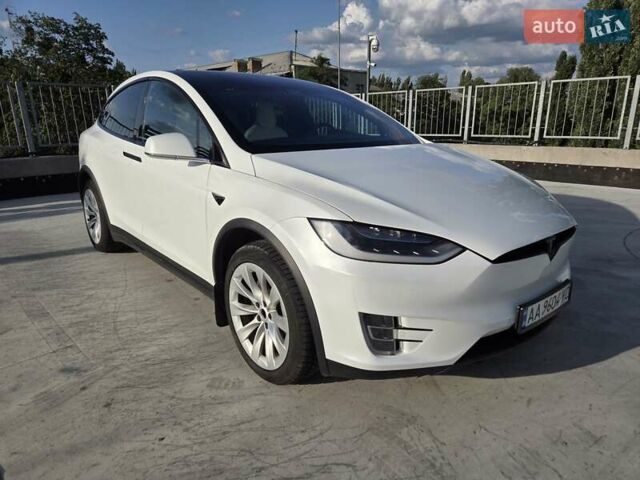 Белый Тесла Модель Х, объемом двигателя 0 л и пробегом 172 тыс. км за 19900 $, фото 3 на Automoto.ua