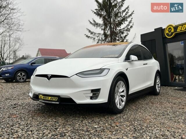 Белый Тесла Модель Х, объемом двигателя 0 л и пробегом 126 тыс. км за 25000 $, фото 2 на Automoto.ua
