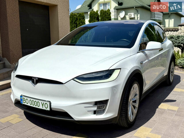 Белый Тесла Модель Х, объемом двигателя 0 л и пробегом 121 тыс. км за 29485 $, фото 6 на Automoto.ua
