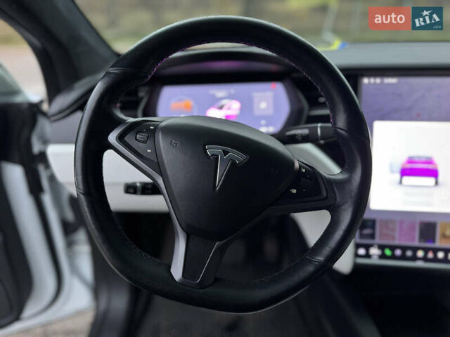 Белый Тесла Модель Х, объемом двигателя 0 л и пробегом 100 тыс. км за 22999 $, фото 15 на Automoto.ua