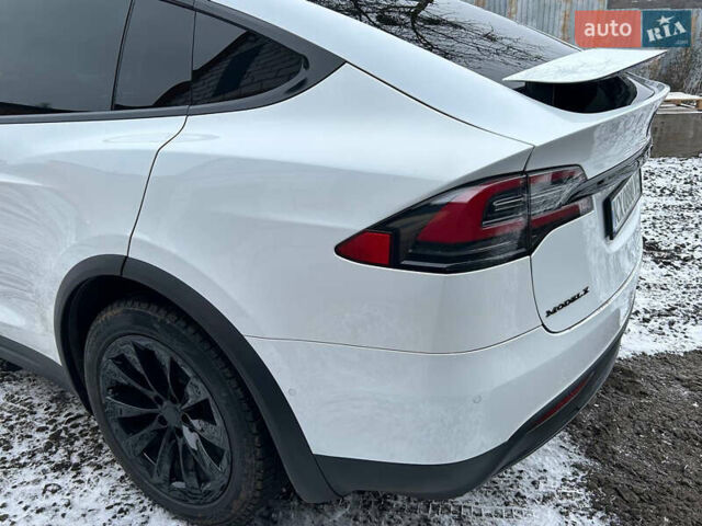 Белый Тесла Модель Х, объемом двигателя 0 л и пробегом 72 тыс. км за 27800 $, фото 2 на Automoto.ua