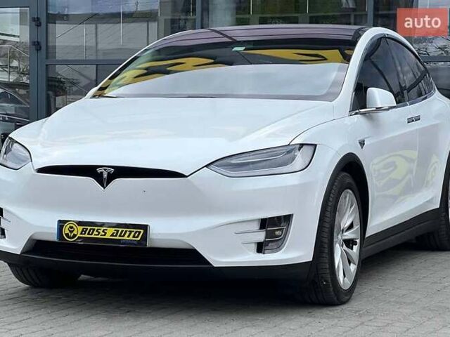 Белый Тесла Модель Х, объемом двигателя 0 л и пробегом 135 тыс. км за 28900 $, фото 2 на Automoto.ua