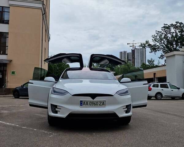 Белый Тесла Модель Х, объемом двигателя 0 л и пробегом 110 тыс. км за 25500 $, фото 27 на Automoto.ua