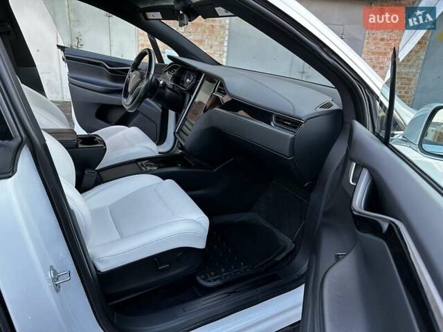 Белый Тесла Модель Х, объемом двигателя 0 л и пробегом 127 тыс. км за 29900 $, фото 26 на Automoto.ua