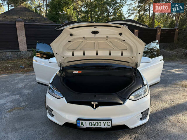 Белый Тесла Модель Х, объемом двигателя 0 л и пробегом 99 тыс. км за 30000 $, фото 24 на Automoto.ua