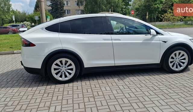 Белый Тесла Модель Х, объемом двигателя 0 л и пробегом 93 тыс. км за 25756 $, фото 19 на Automoto.ua